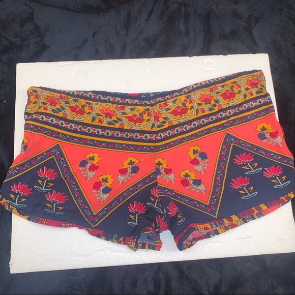 NOVELLA ROYALE SHORTS HOT PANTS XS GREAT COLORS BOHO PRINT! - Picture 2 of 5
